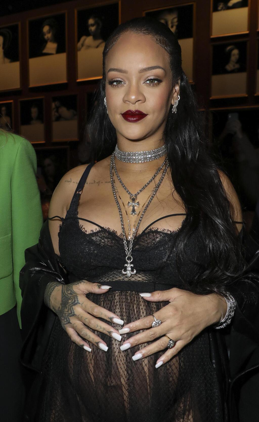 ריהאנה בשורה הראשונה של דיור