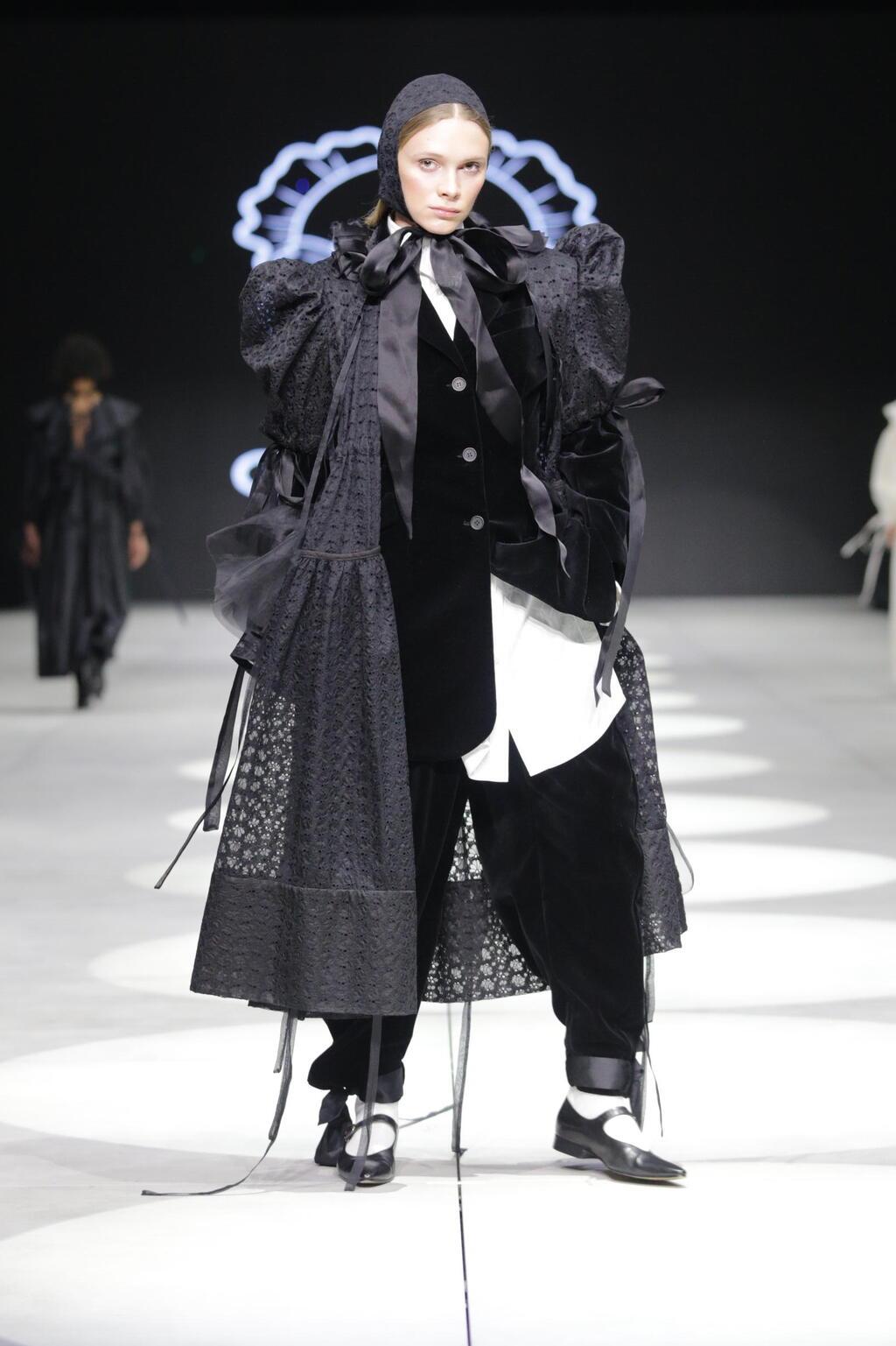 התצוגה של אהרון גניש במסגרת Upcoming Designers