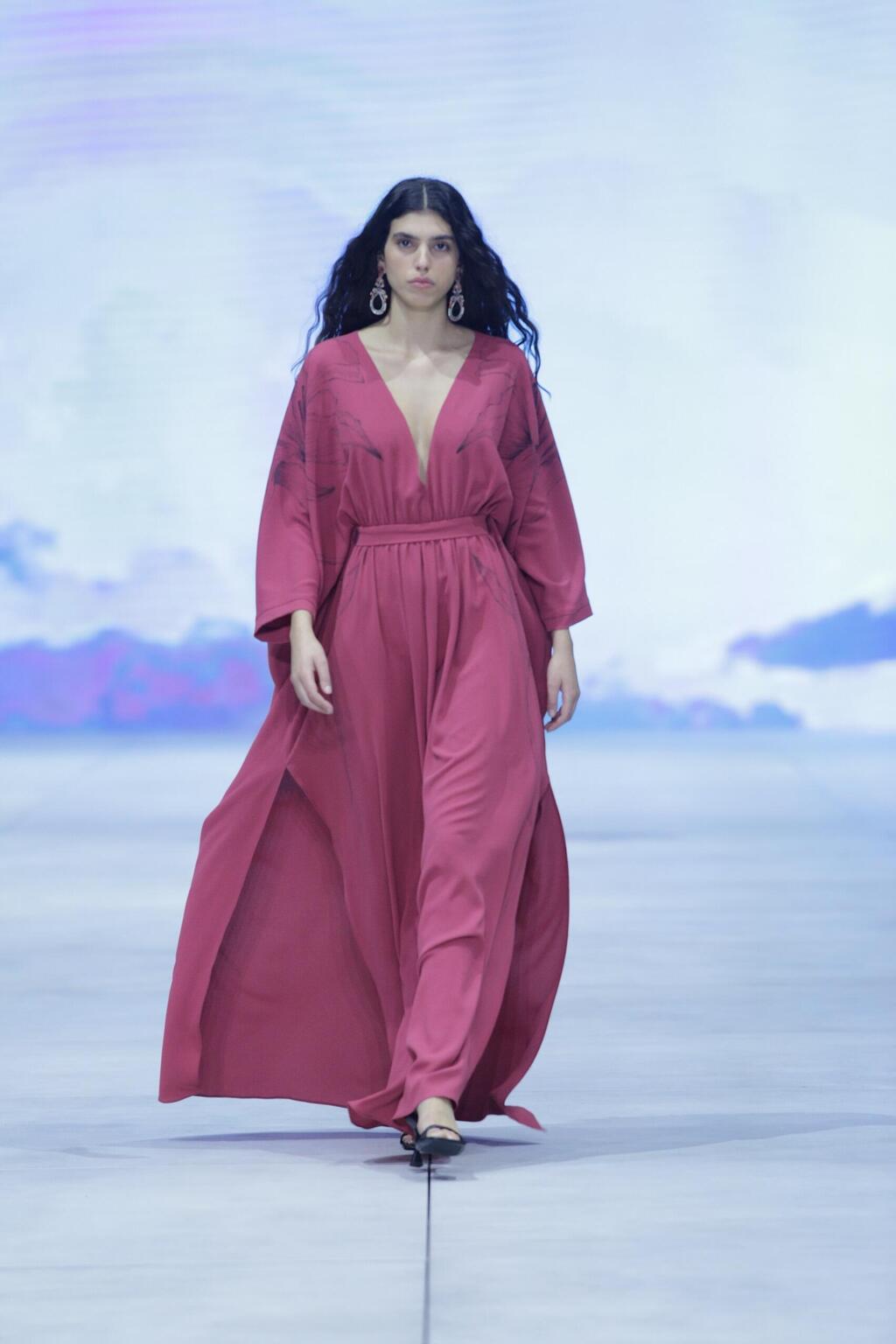 התצוגה של משכית בשבוע האופנה קורנית תל אביב, 2022 (צילום: אבי ולדמן) התצוגה של משכית בשבוע האופנה קורנית תל אביב 2022