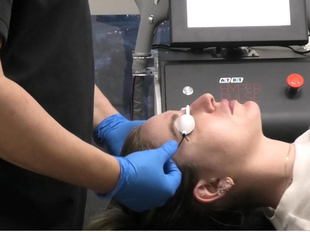 ד"ר גיא נחמני בפעולה (צילום: עמרי לוי) ד"ר גיא נחמני