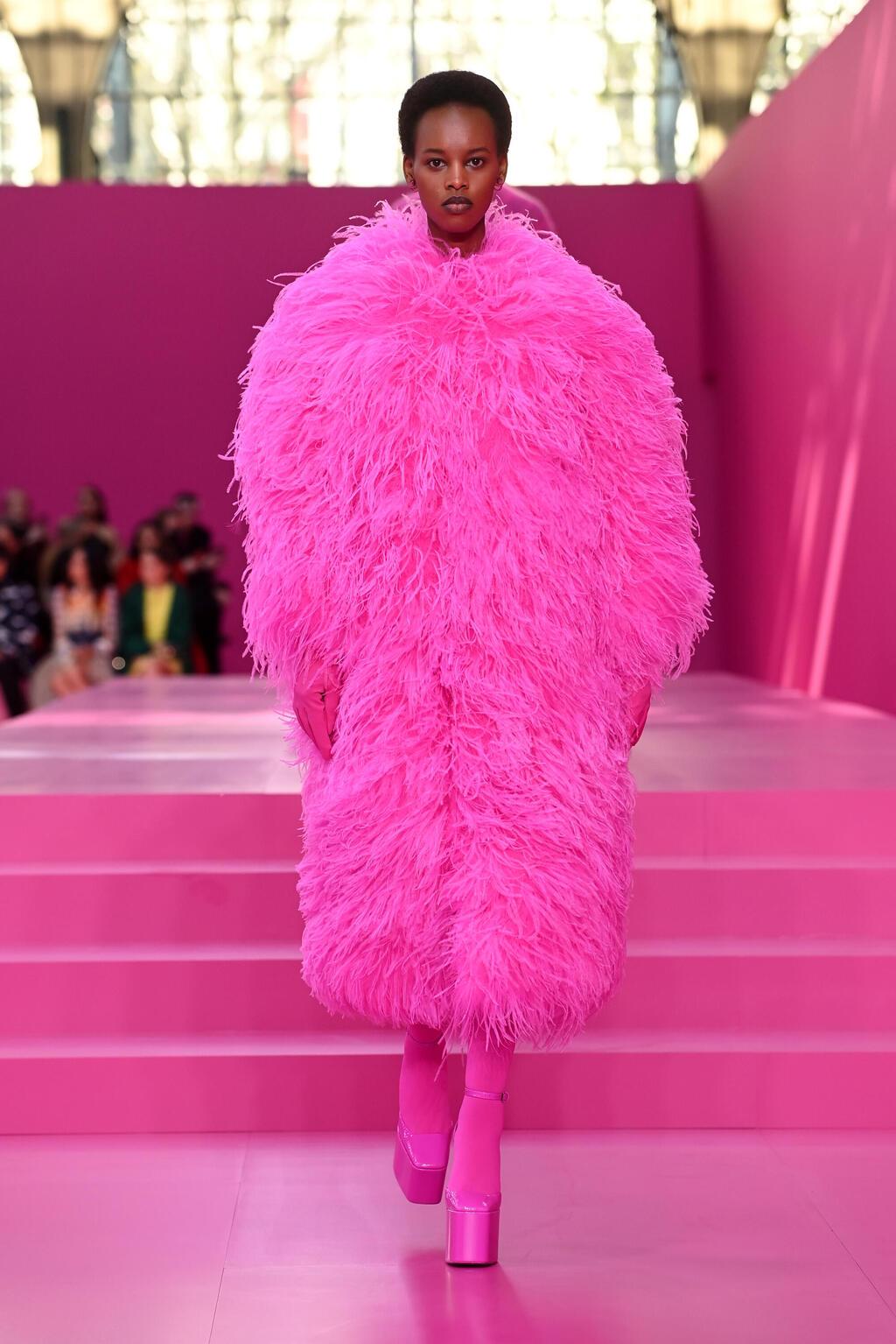 תצוגת סתיו-חורף 2022-23 של ולנטינו