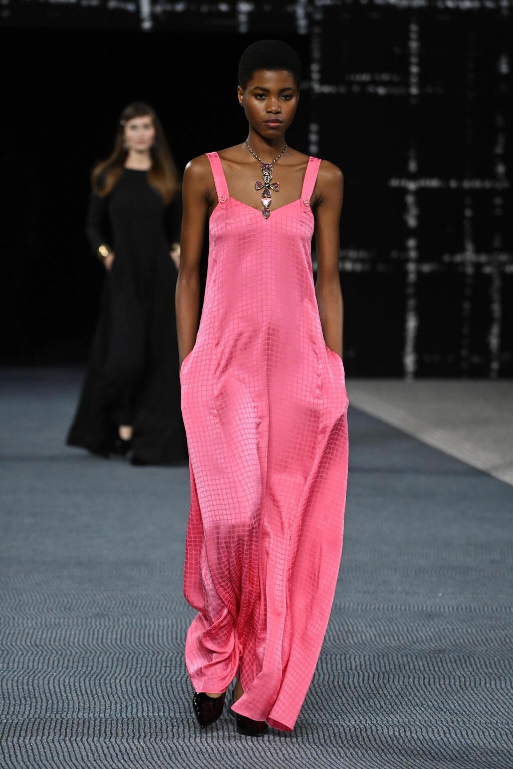 תצוגת סתיו-חורף 2022-23 של שאנל