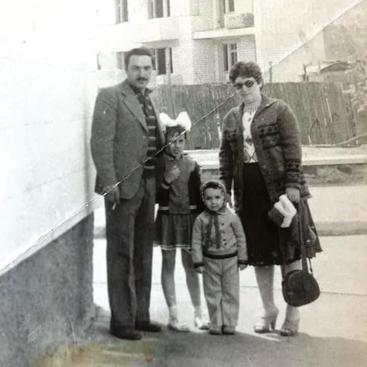לובה לאור עם המשפחה לפני העלייה לארץ