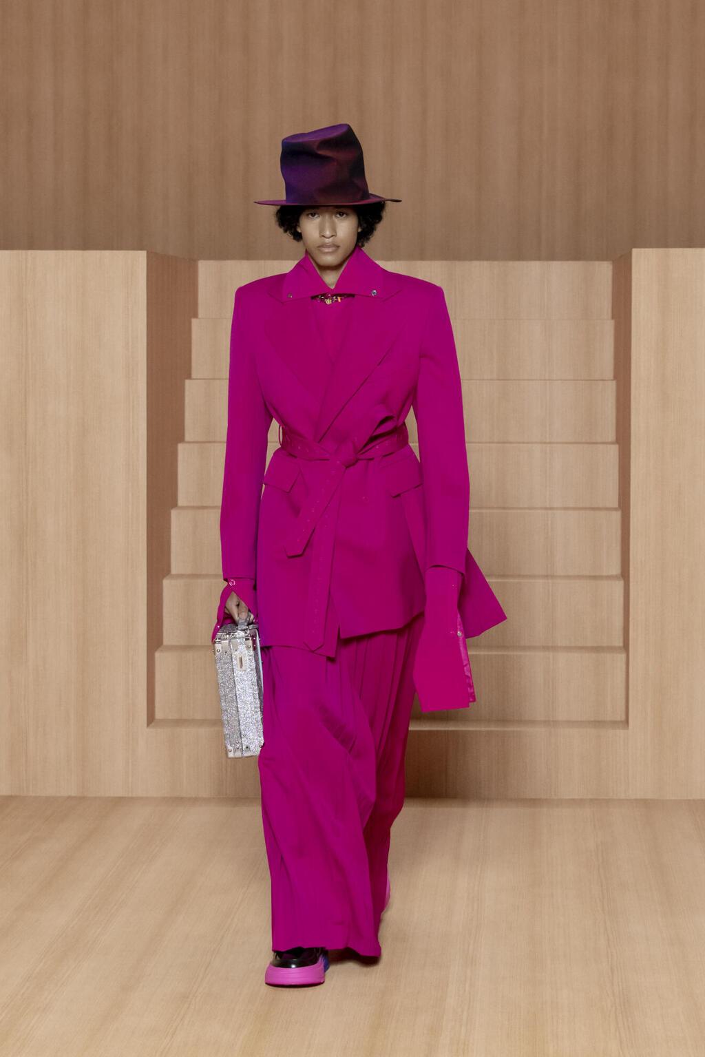 תצוגת אביב-קיץ 2022 לגברים של לואי ויטון