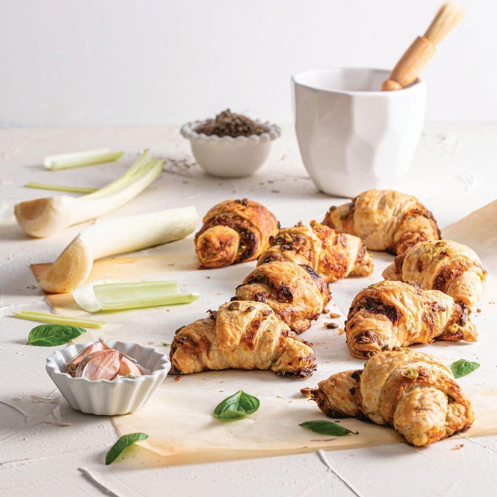 רוגלך מבצק פילאס במלית כרשה וגבינות