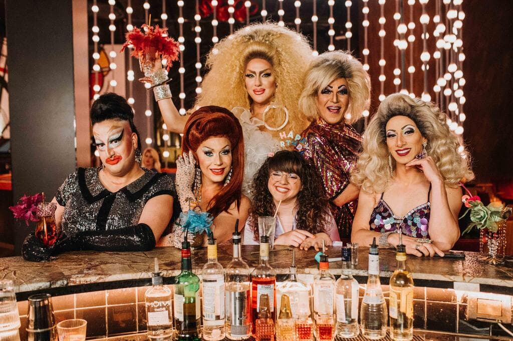 קיי לונג בקליפ "בשורות טובות" של אגם בוחבוט והפשוטע (צילום: הדר כהן) קיי לונג בקליפ "בשורות טובות" של אגם בוחבוט והפשוטע