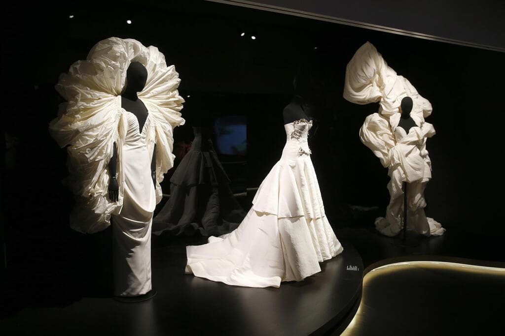 התערוכה של סקיאפרלי בפריז