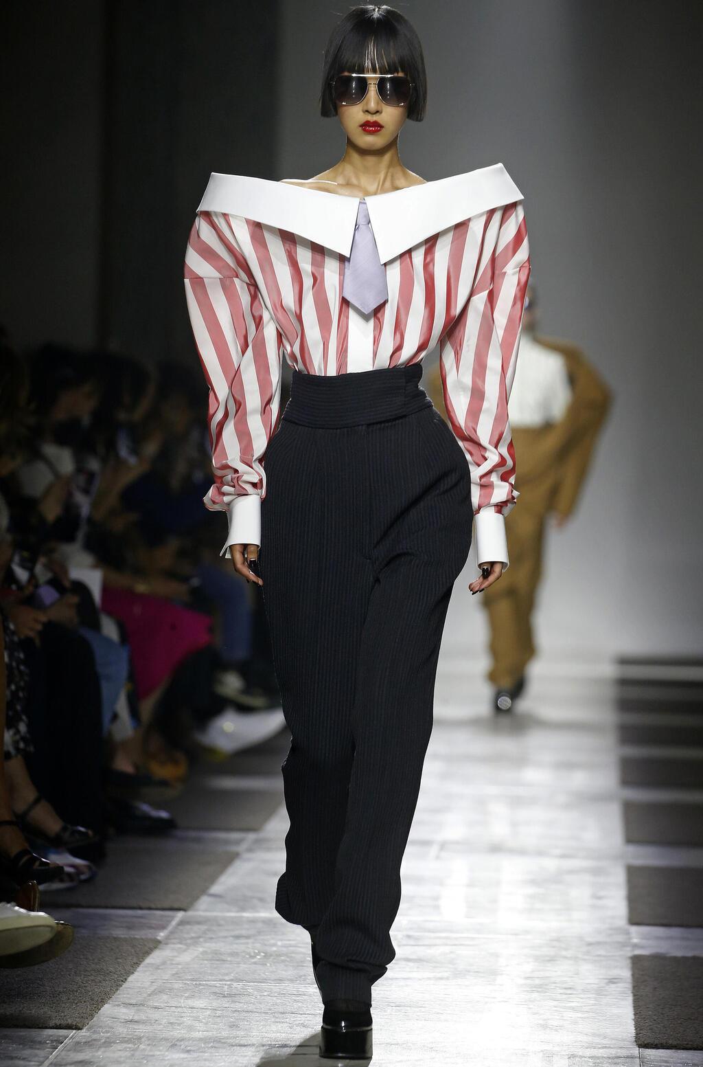 תצוגת ההוט קוטור לסתיו-חורף 2022-23 של ויקטור אנד רולף