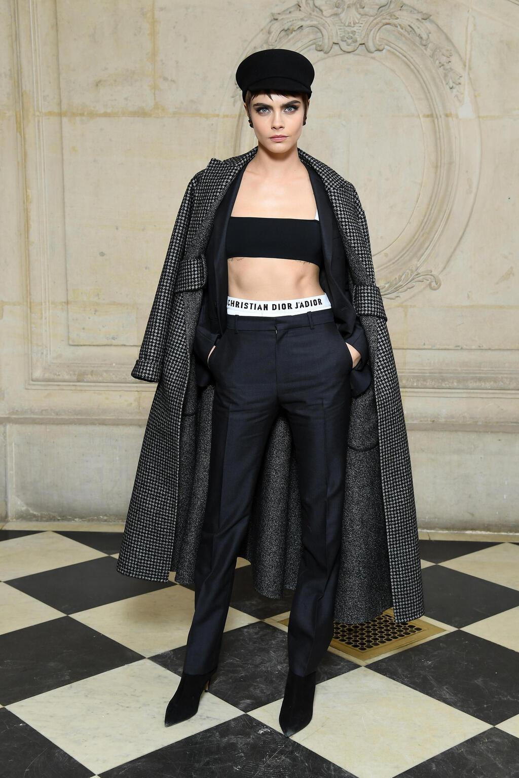 קארה דלווין מגיעה לתצוגת אופנה של דיור, 2018