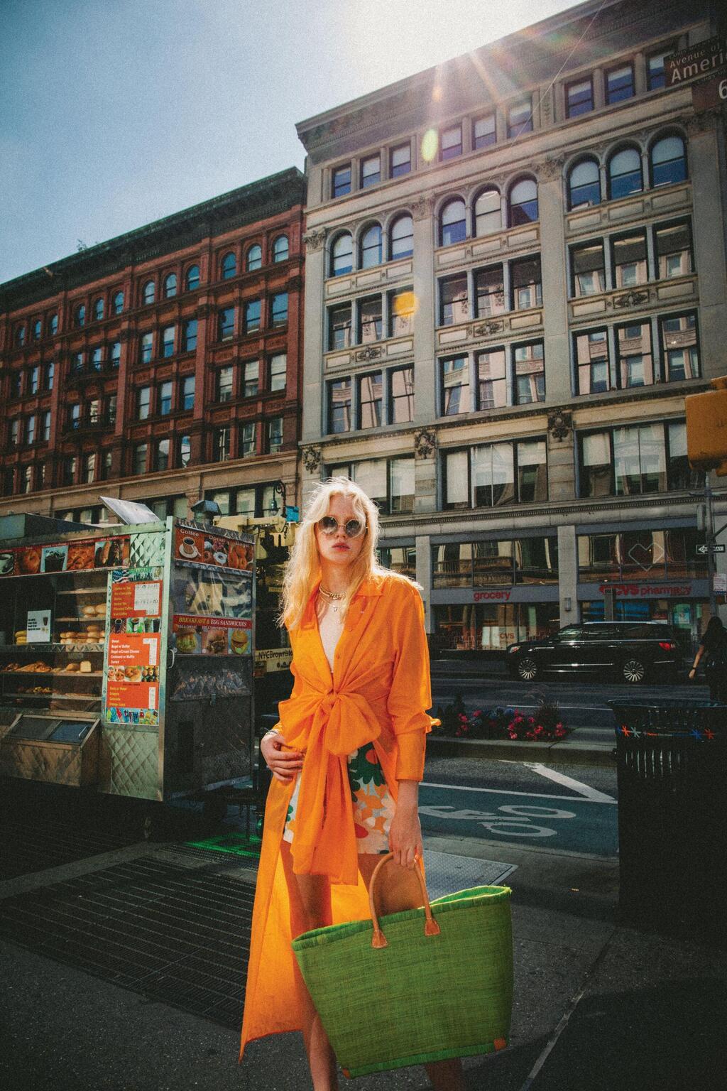 Emmie Nielsen מצטלמת להפקת אופנה של לאשה בניו יורק