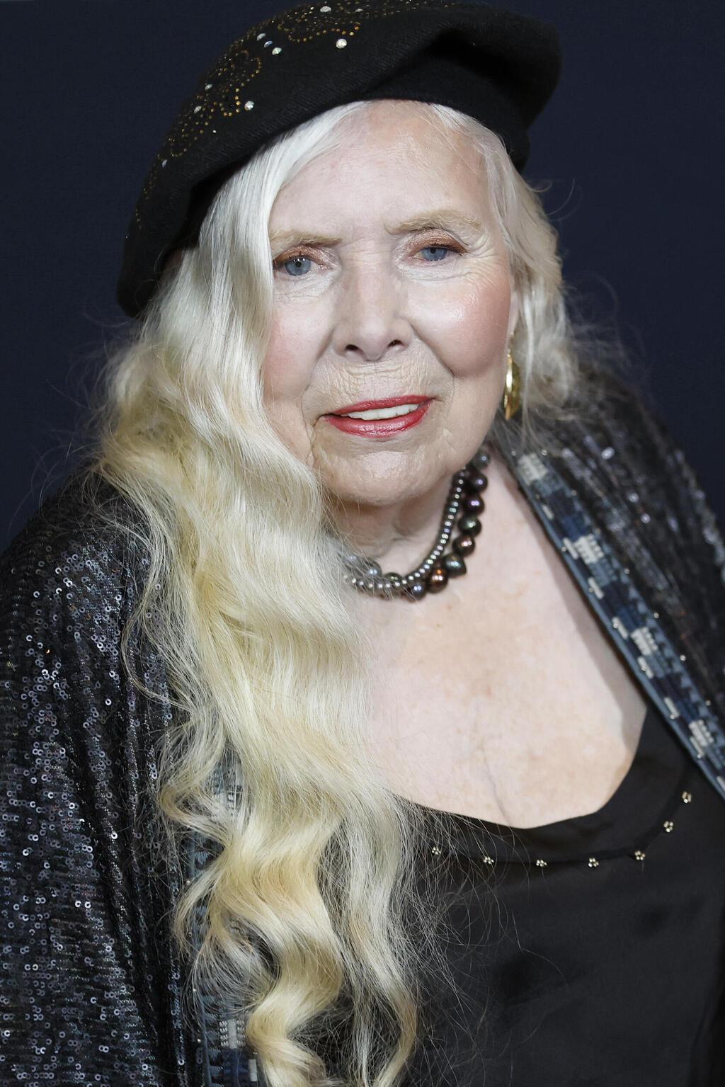 ג'וני מיטשל על השטיח האדום, 2022