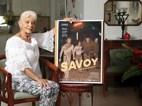 אביבה דייזי־כהן והצילום המפורסם מחילוץ סבוי, שבו אחותה כוכבה צועדת במרכז. "היא סיפרה שהרגישה אחריות על כל בני הערובה"