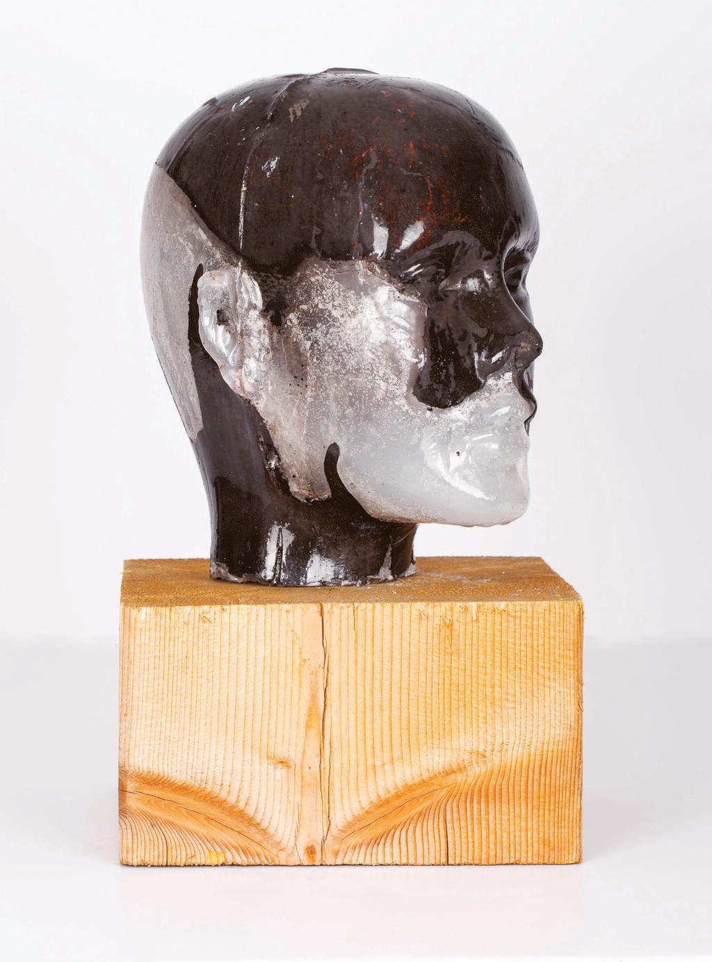 אחד הפסלים של רינת שיוצגו בתערוכה. השלמות שבחוסר השלמות