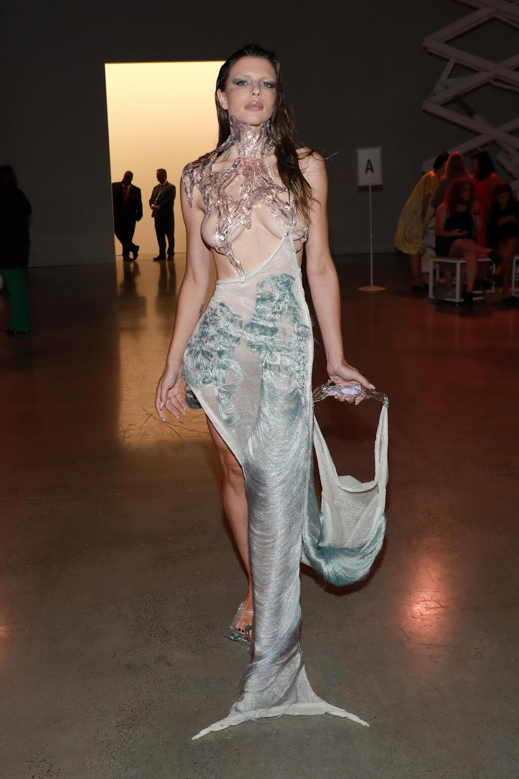 ג'וליה פוקס בשבוע האופנה בניו יורק, 2022