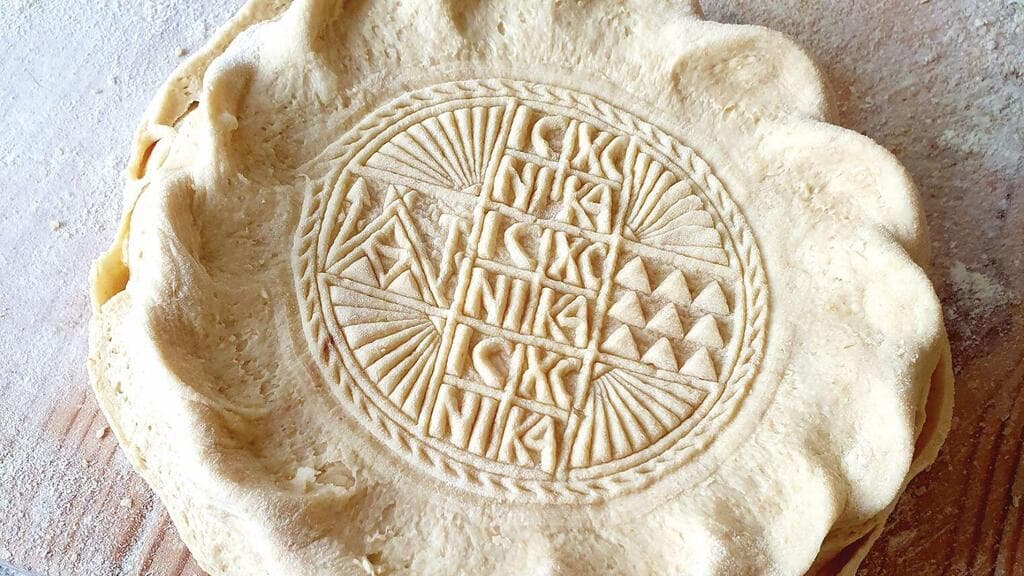 בחתימת האופה. לחם מסורתי בכפר לטימבו