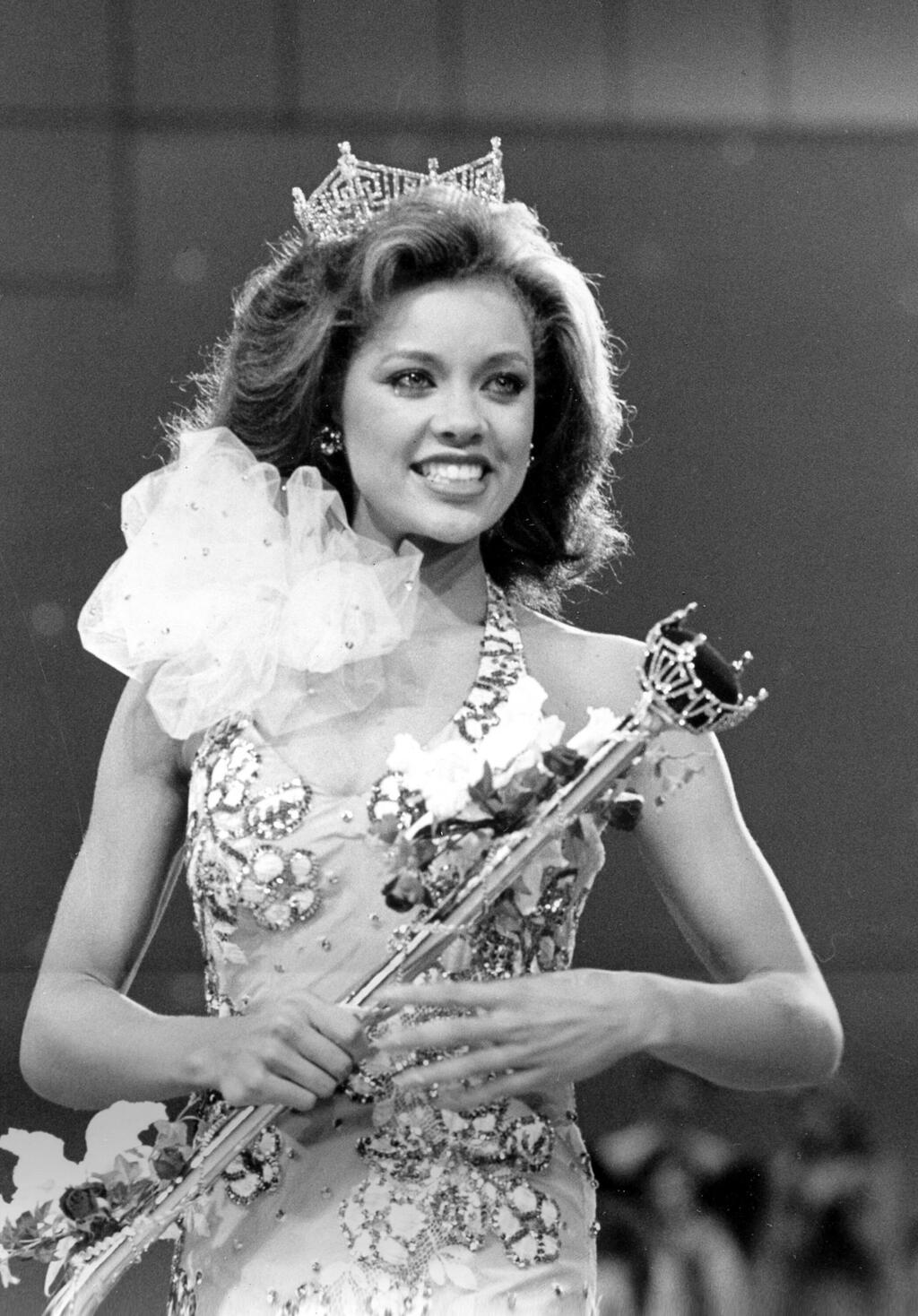 ונסה וויליאמס בהכתרה למיס אמריקה לשנת 1984