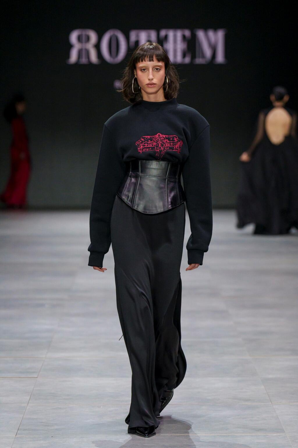 התצוגה של רותם שאול בשבוע האופנה קורנית תל אביב 2023