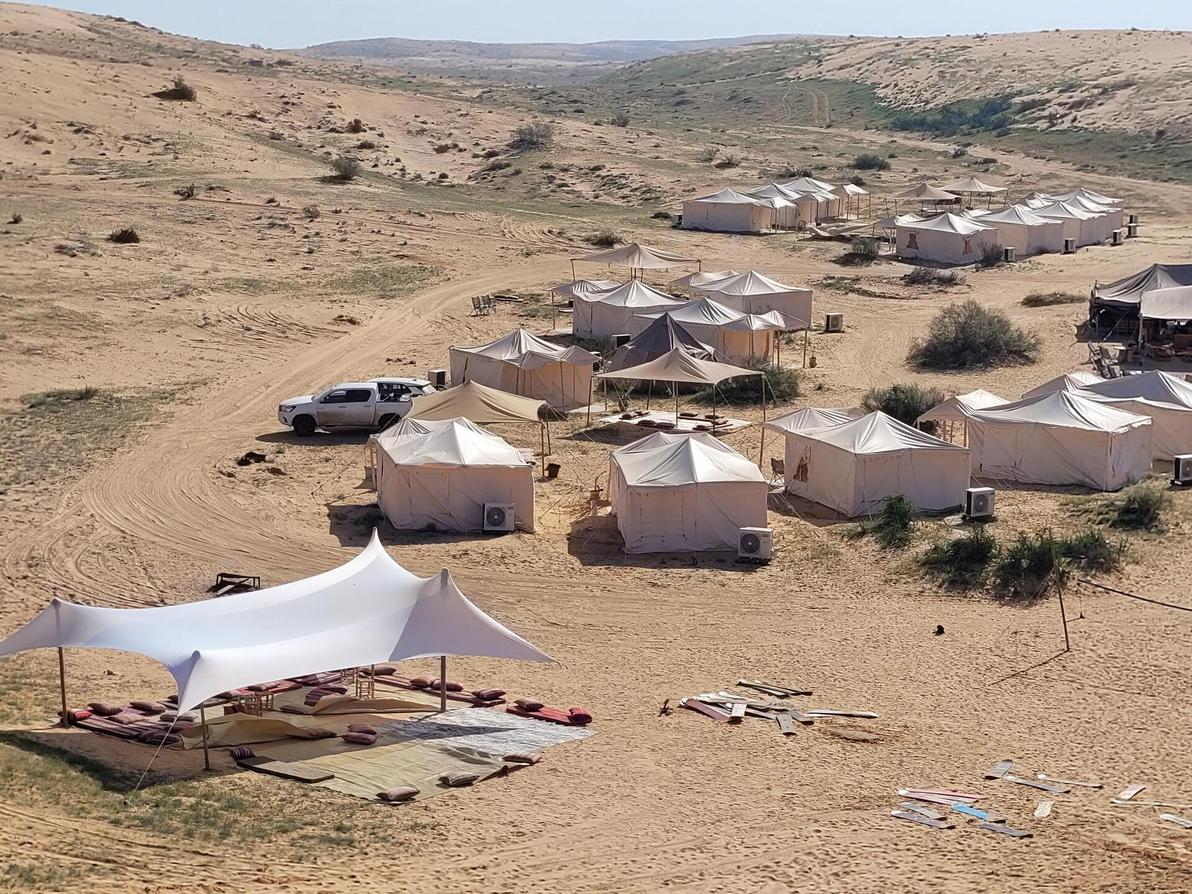 מלון של אלף כוכבים. "הרפתקה במדבר" (צילום: צביקה בורג) מלון של אלף כוכבים. "הרפתקה במדבר"