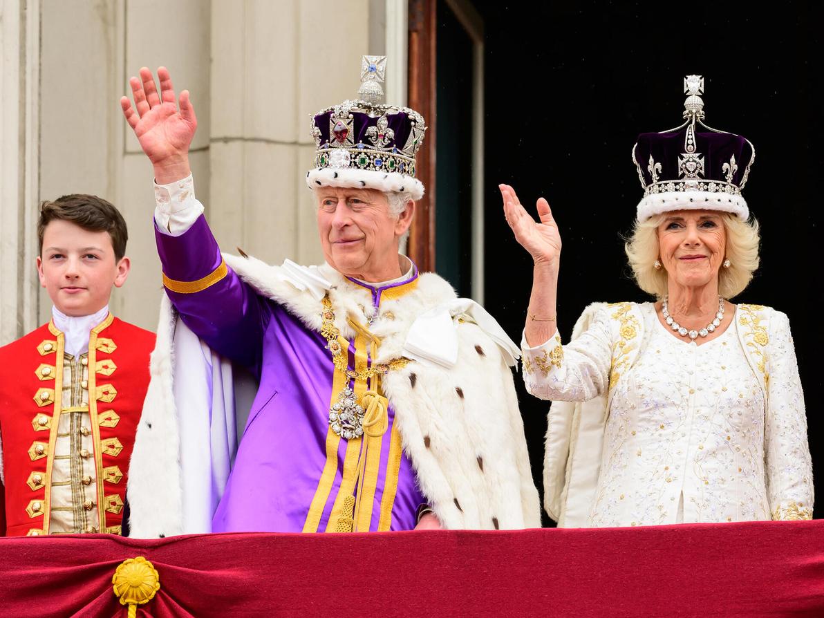 המלכה קמילה והמלך צ'רלס בהכתרה