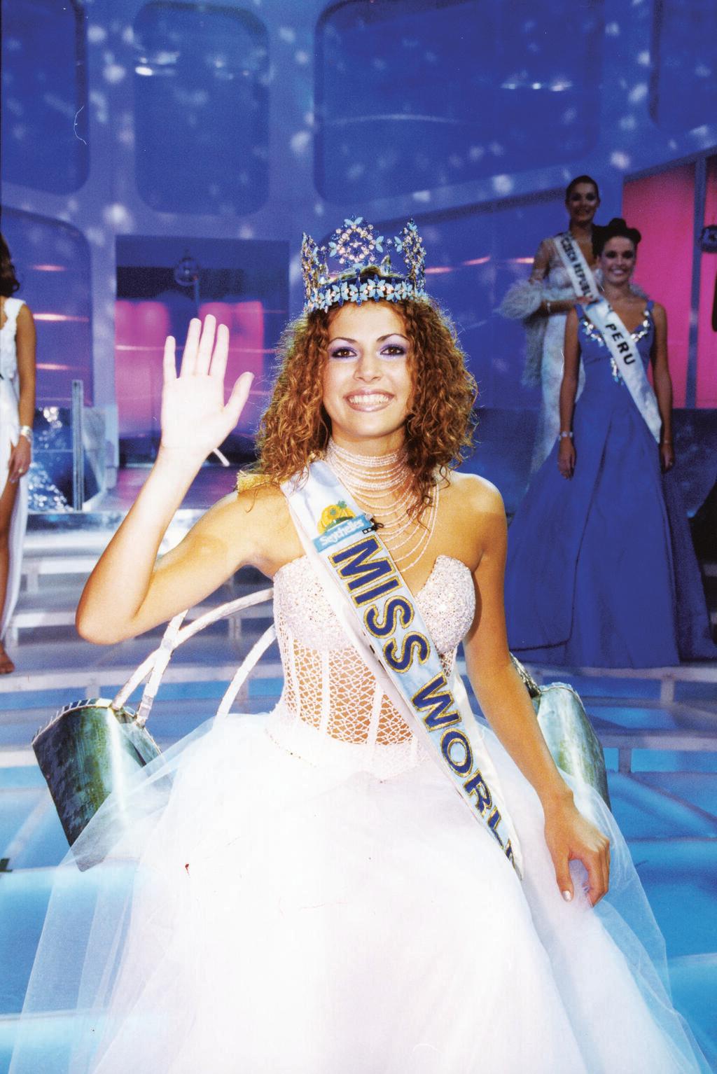לינור עולם מוכתרת ל"מיס עולם", 1998