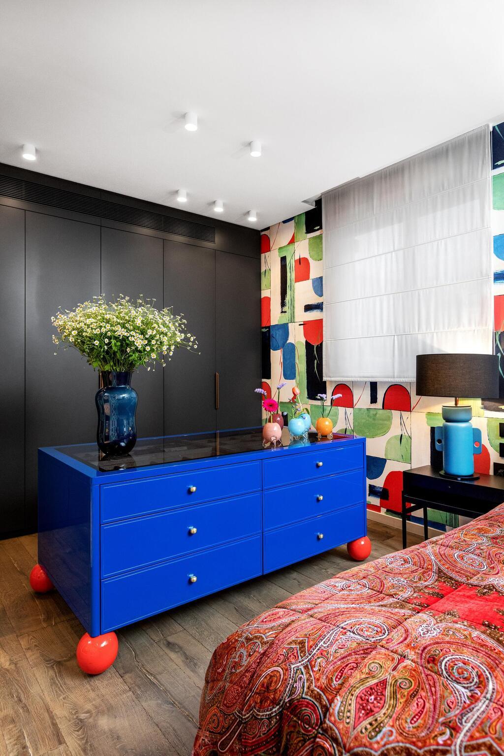 דירה צבעונית לזוג רופאים, עיצוב גילי אונגר