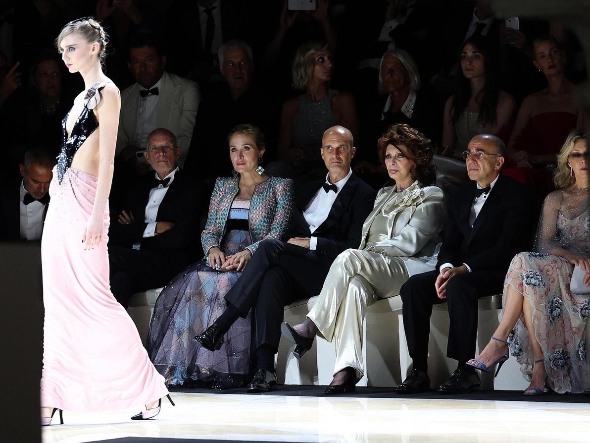 סופיה לורן בתצוגת אופנה של ג'ורג'יו ארמאני בפסטיבל ונציה, 2023