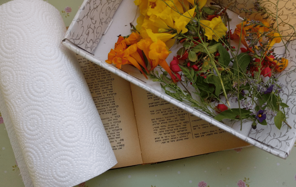 יצירה בפרחים