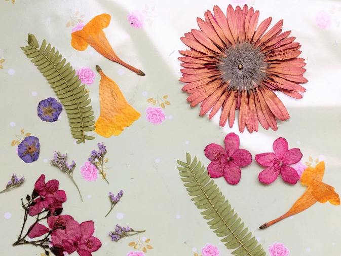 יצירה בפרחים