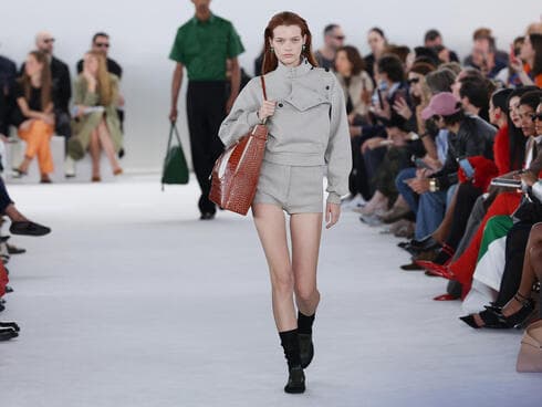 תצוגת אביב-קיץ 2024 של פרגאמו תצוגת אביב-קיץ 2024 של פרגאמו