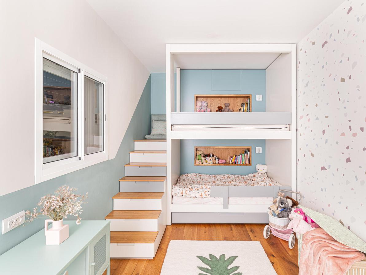 חדר ילדות ובו סנן המוסתר בארונות, עיצוב: נדל רויזין אדריכלים