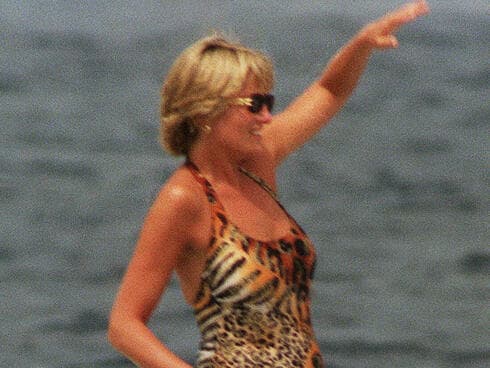 הנסיכה דיאנה עם בגד הים האייקוני בשנת 1997