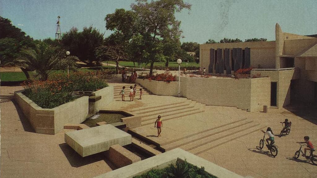  נוף ונוי, מבנה בתנועה חדר האוכל כפר עזה בתכנון קורינלדי, 1979
