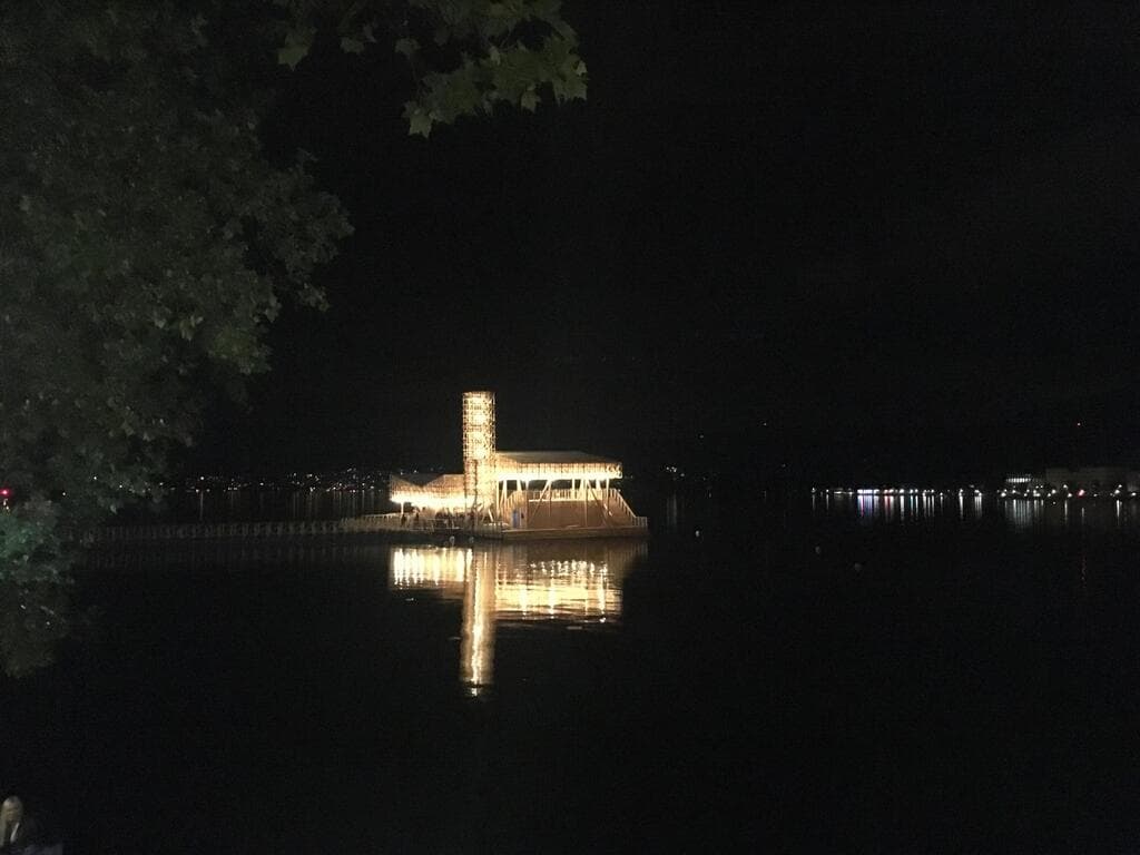 "ביתן ההשתקפויות" (Pavilion of Reflections), ציריך, שווייץ, אדריכלות צפה