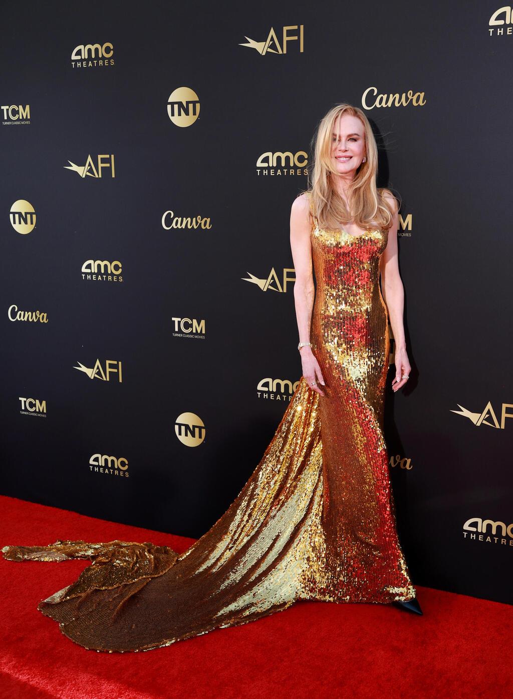 זהובה בערב גאלה להענקת פרס מפעל חיים של AFI, אפריל 2024 (צילום: Getty Images/Matt Winkelmeyer) ניקול קידמן בערב גאלה להענקת פרס מפעל חיים של AFI, אפריל 2024