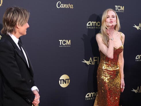 מקבלת פרס מפעל חיים, אבל עדיין חוששת להזדקן. ניקול קידמן בערב גאלה לפרס מפעל חיים של AFI, אפריל 2024 מקבלת פרס מפעל חיים, אבל עדיין חוששת להזדקן. ניקול קידמן בערב גאלה לפרס מפעל חיים של AFI, אפריל 2024