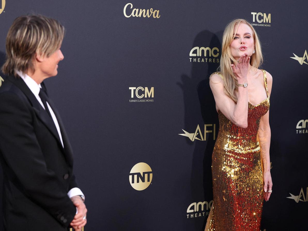 מקבלת פרס מפעל חיים, אבל עדיין חוששת להזדקן. ניקול קידמן בערב גאלה לפרס מפעל חיים של AFI, אפריל 2024 (צילום: Reuters/Mario Anzuoni) ניקול קידמן בערב גאלה להענקת פרס מפעל חיים של AFI, אפריל 2024