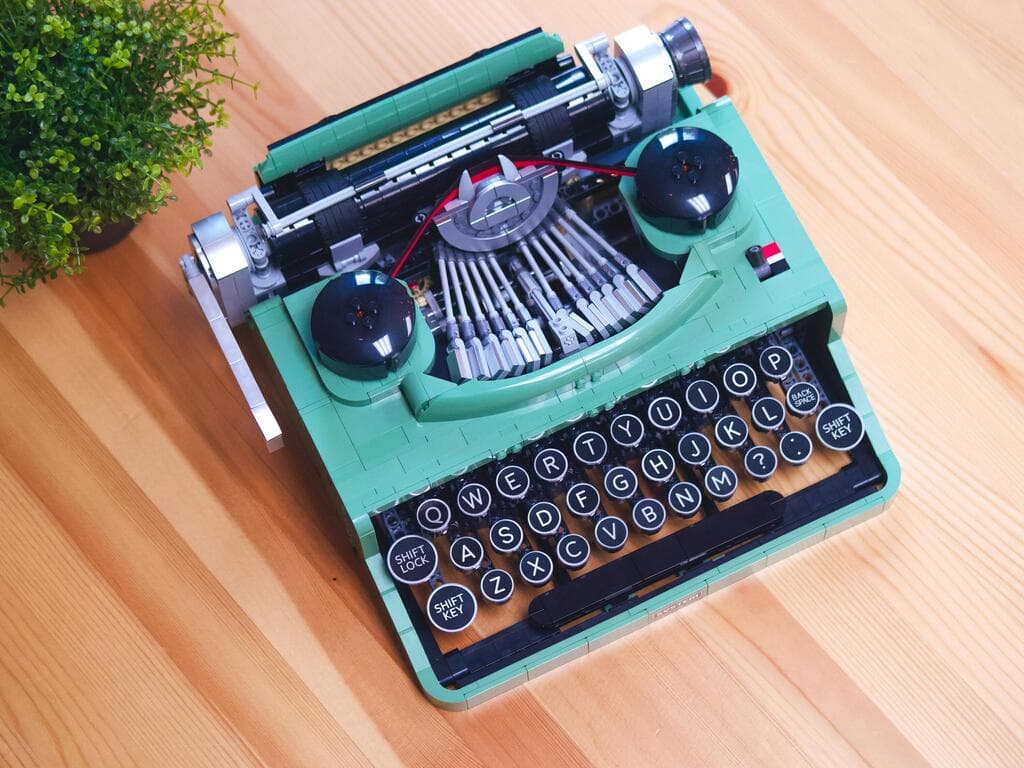 מכונת כתיבה מלגו בעיצוב וינטג'