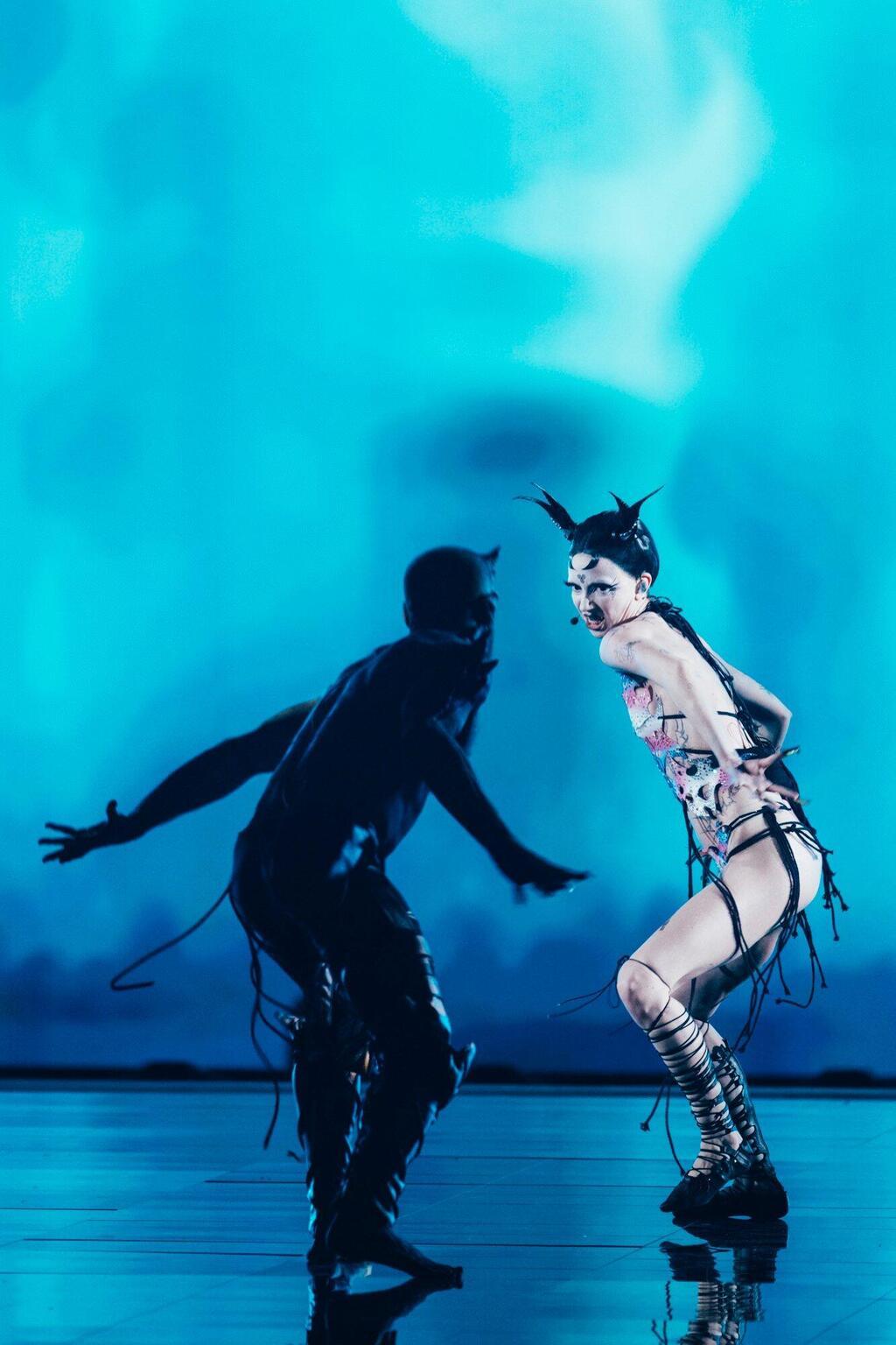 ההופעה הביזארית של הערב. במבי ת'אג מאירלנד (צילום: Sarah Louise Bennett/EBU) במבי ת'אג מאירלנד באירוויזיון, 2024