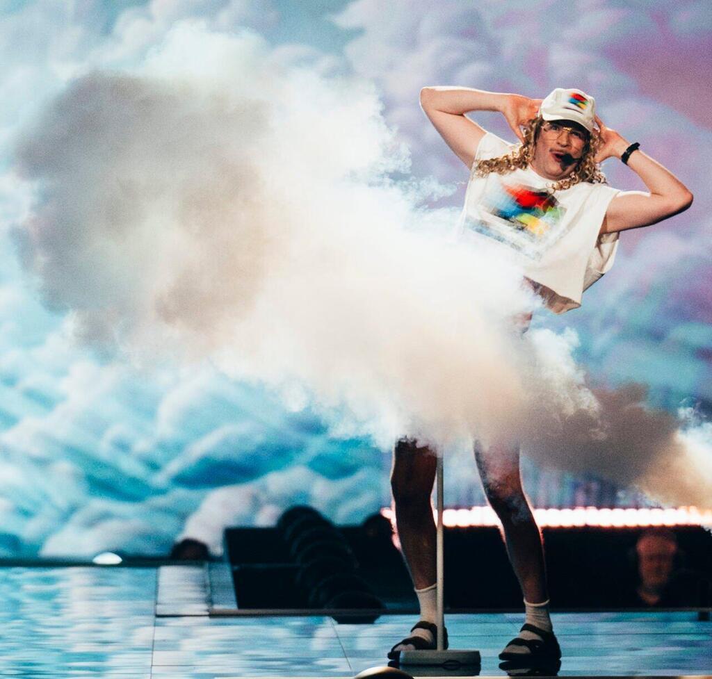 התאמץ לעורר פרובוקציה. Windows95man מפינלנד (צילום: Sarah Louise Bennett/EBU) Windows95man מפינלנד באירוויזיון, 2024