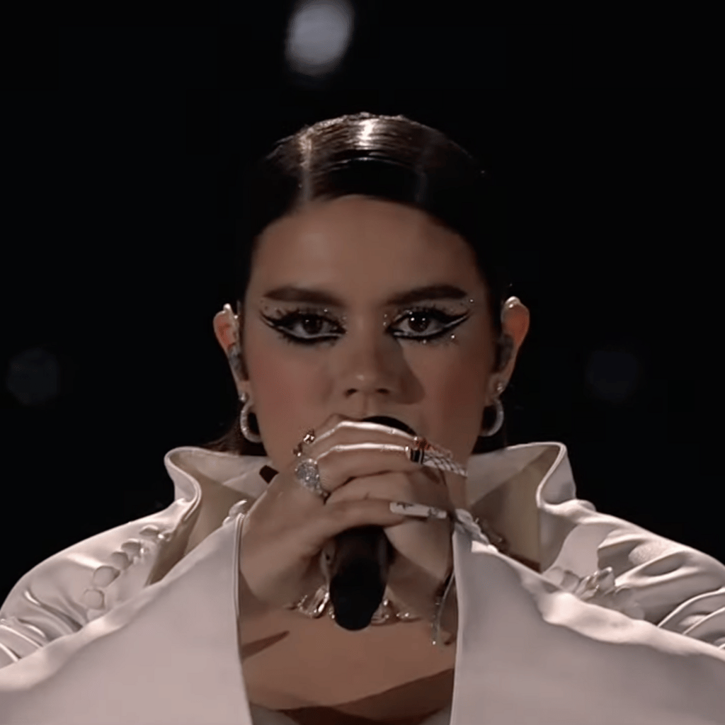 בדוגמת כאפייה. הציפורניים של נציגת פורטוגל יולנדה (צילום מסך) הציפורניים של נציגת פורטוגל בגמר האירוויזיון, 2024