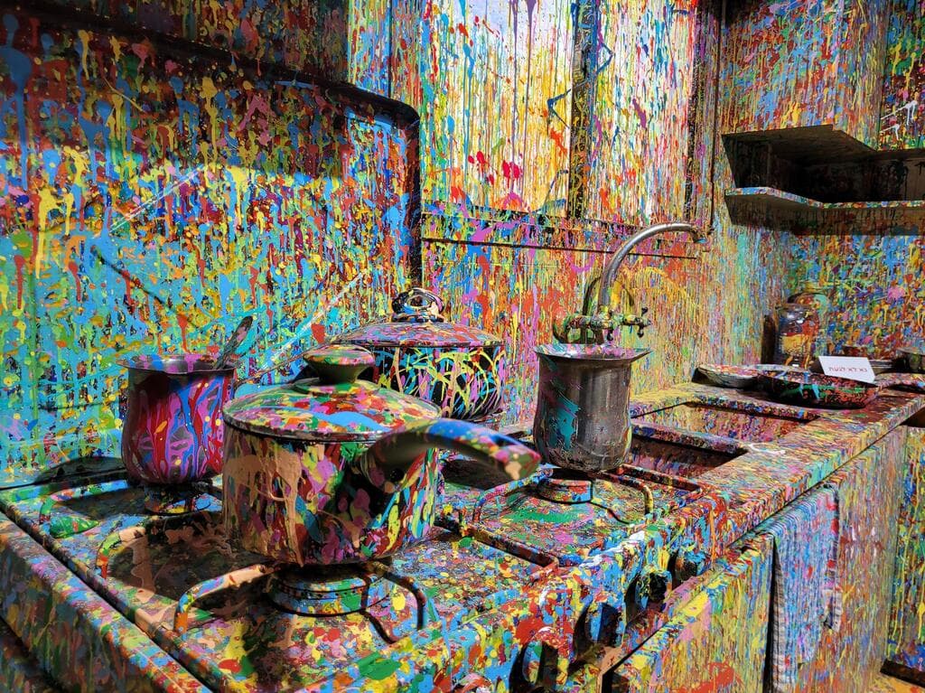 צבעוניות בכל פינה, אפילו במטבח. בית הצבעים