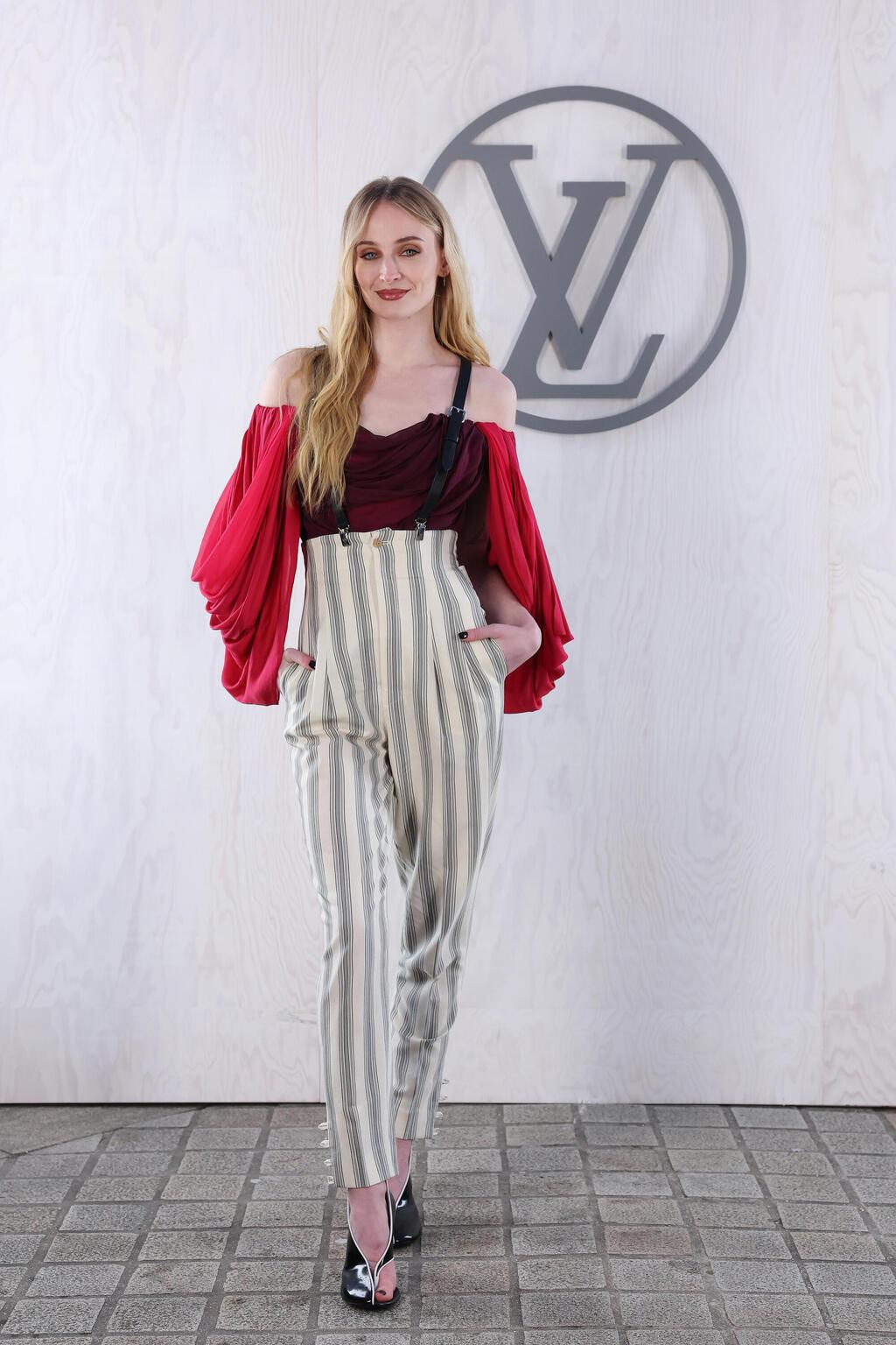 סופי טרנר בתצוגת אופנה של לואי ויטון, 2024