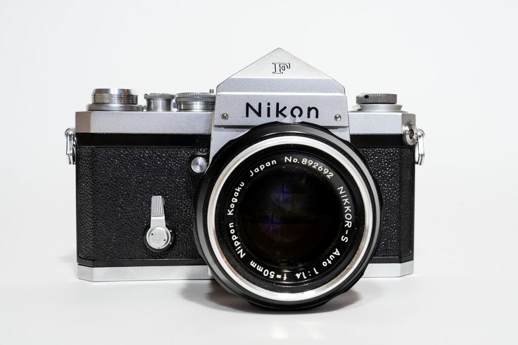 מצלמה של Nikon Corporation. מתוך התערוכה 'עיצוב יפני היום 100'