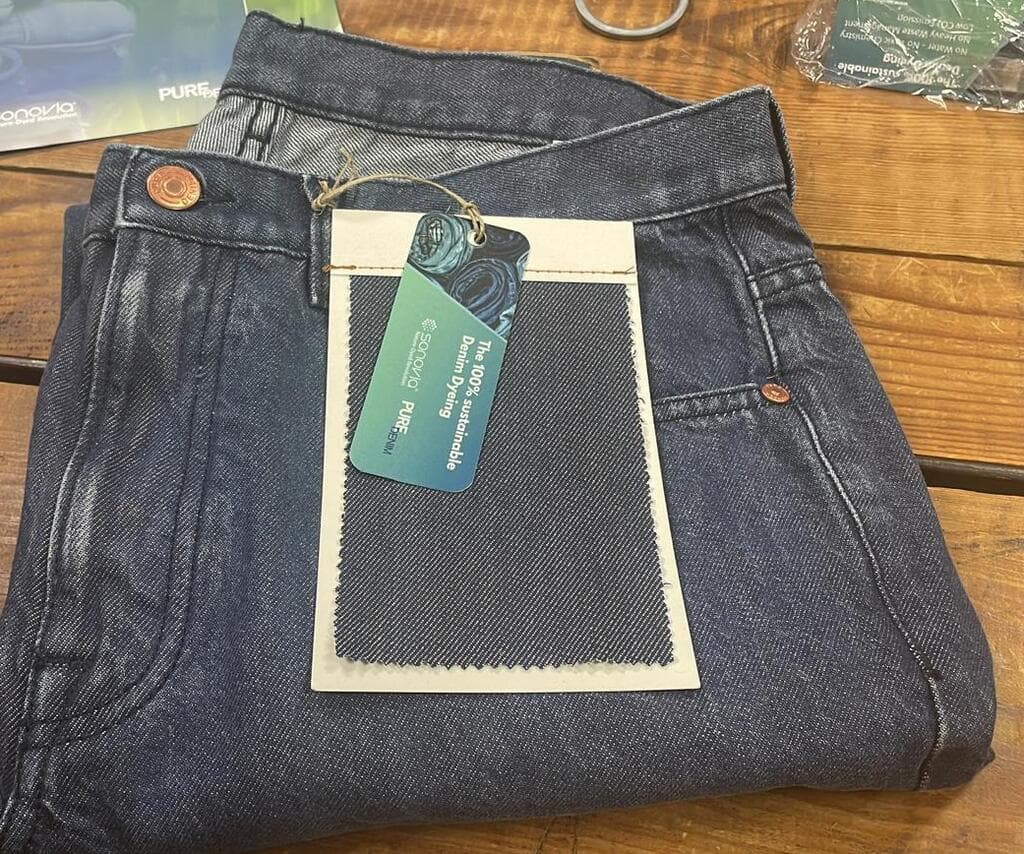 מכנסי הג'ינס של סונוביה