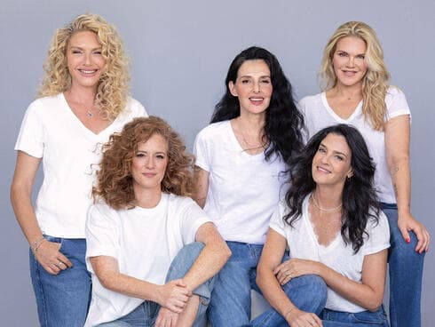   מימין: אלונה פרידמן, שירז טל, יעל רייך, מעין קרת ומיכאלה ברקו