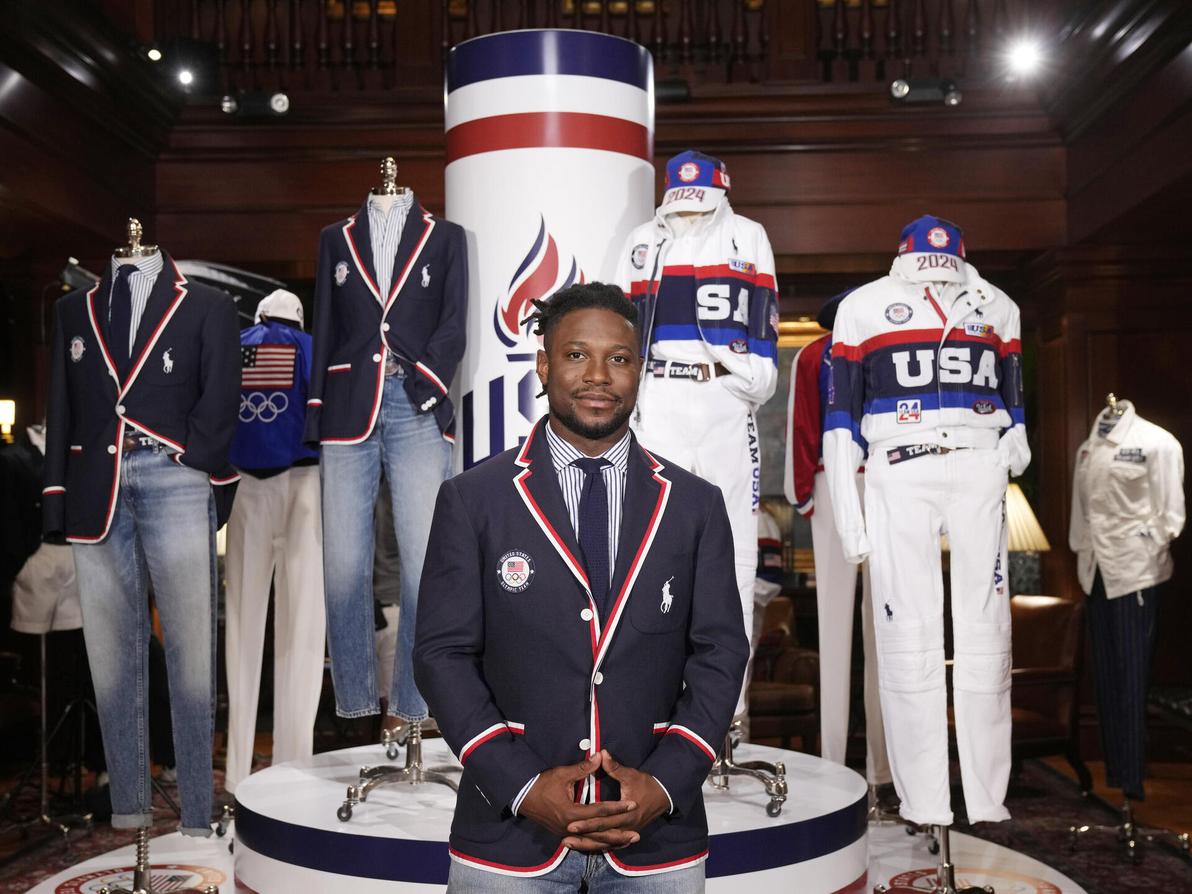 הספורטאי האולימפי דריל הומר במדי המשלחת של ארצות הברית לאולימפיאדת פריז, 2024