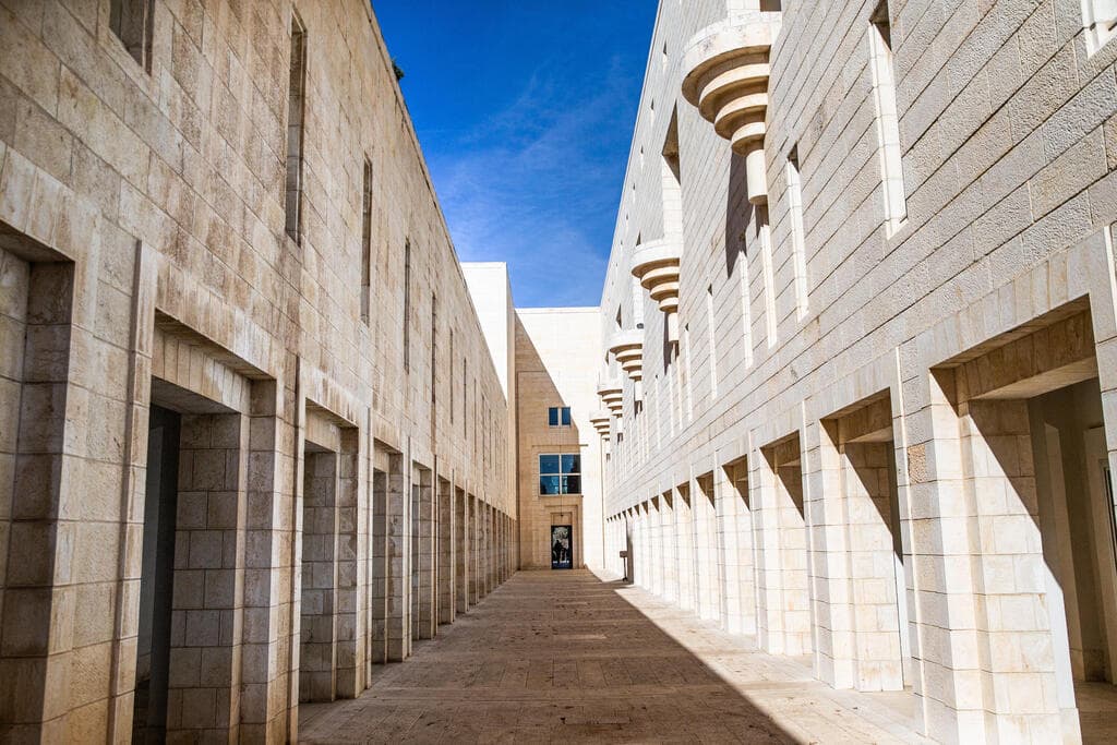 בית המשפט העליון בירושלים. תכנון: עדה כרמי-מלמד ורם כרמי אדריכלים