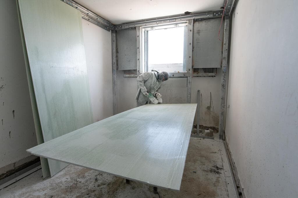 לפני ואחרי הוספת מיגון בדירה קיימת, ללא אישורים