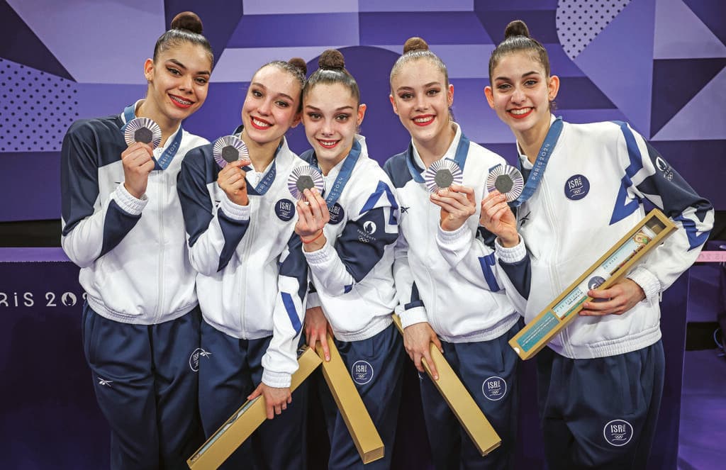   חמש המופלאות. נבחרת ההתעמלות האמנותית עם המדליה הנכספת