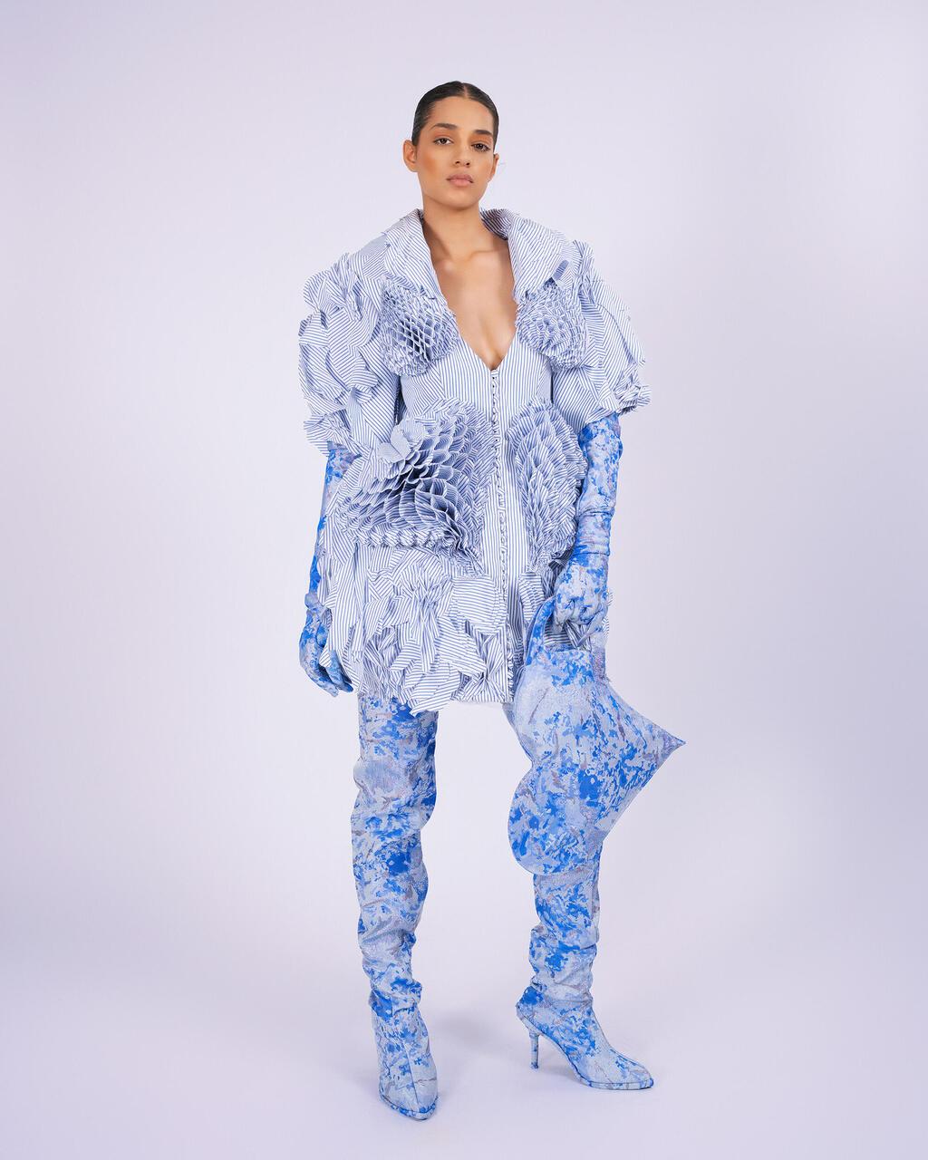 שילוב בין הדפסי פרחים לפסים בצבעוניות הרמונית. פרויקט הגמר "בגדי הפלאות" של דניאל פדידה (צילום: שי פרנקו) פרויקט הגמר "בגדי הפלאות" של דניאל פדידה בחוג לעיצוב אופנה של אוניברסיטת חיפה, 2024